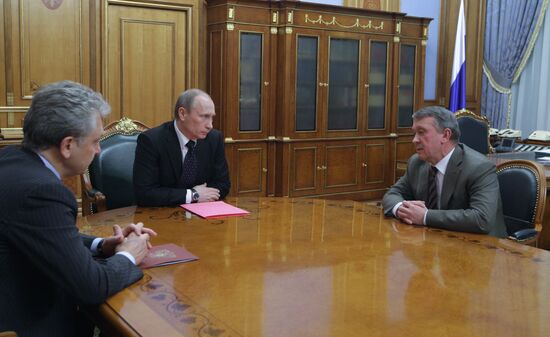 В Путин провел ряд встреч 15 февраля 2010 г.
