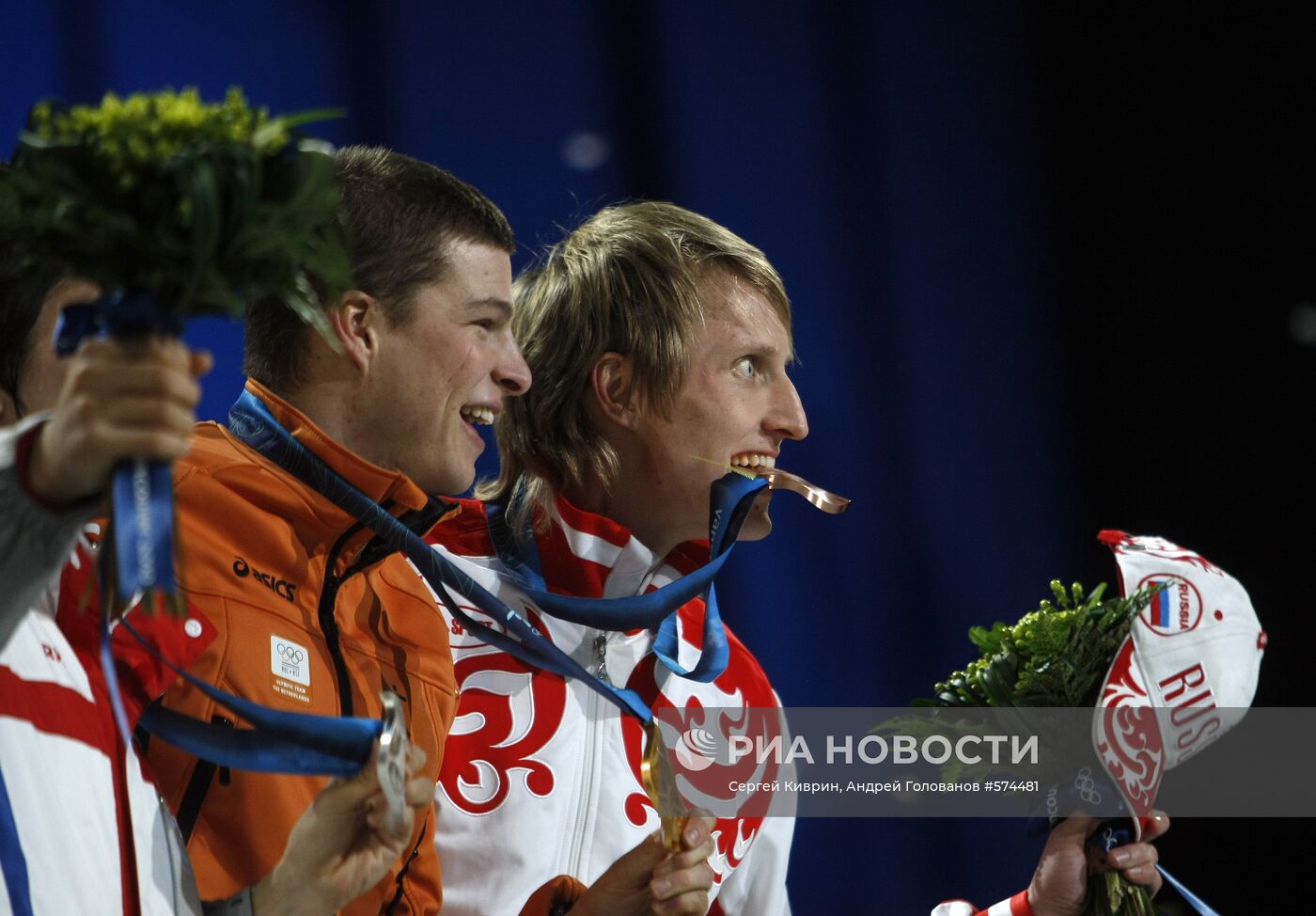 Конькобежец Иван Скобрев завоевал первую медаль Олимпиады-2010