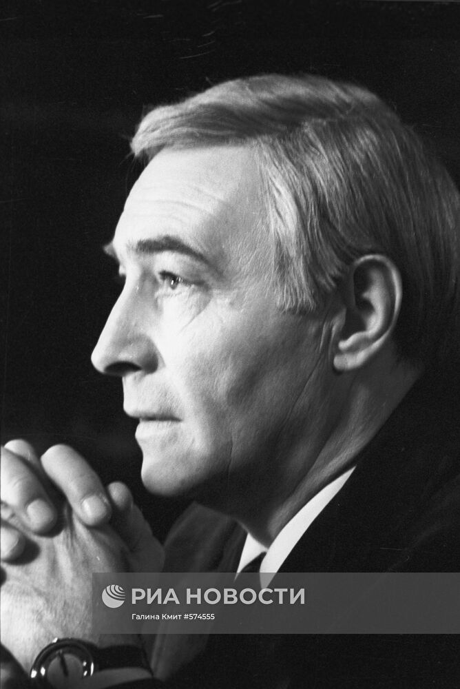 Артист Вячеслав Тихонов