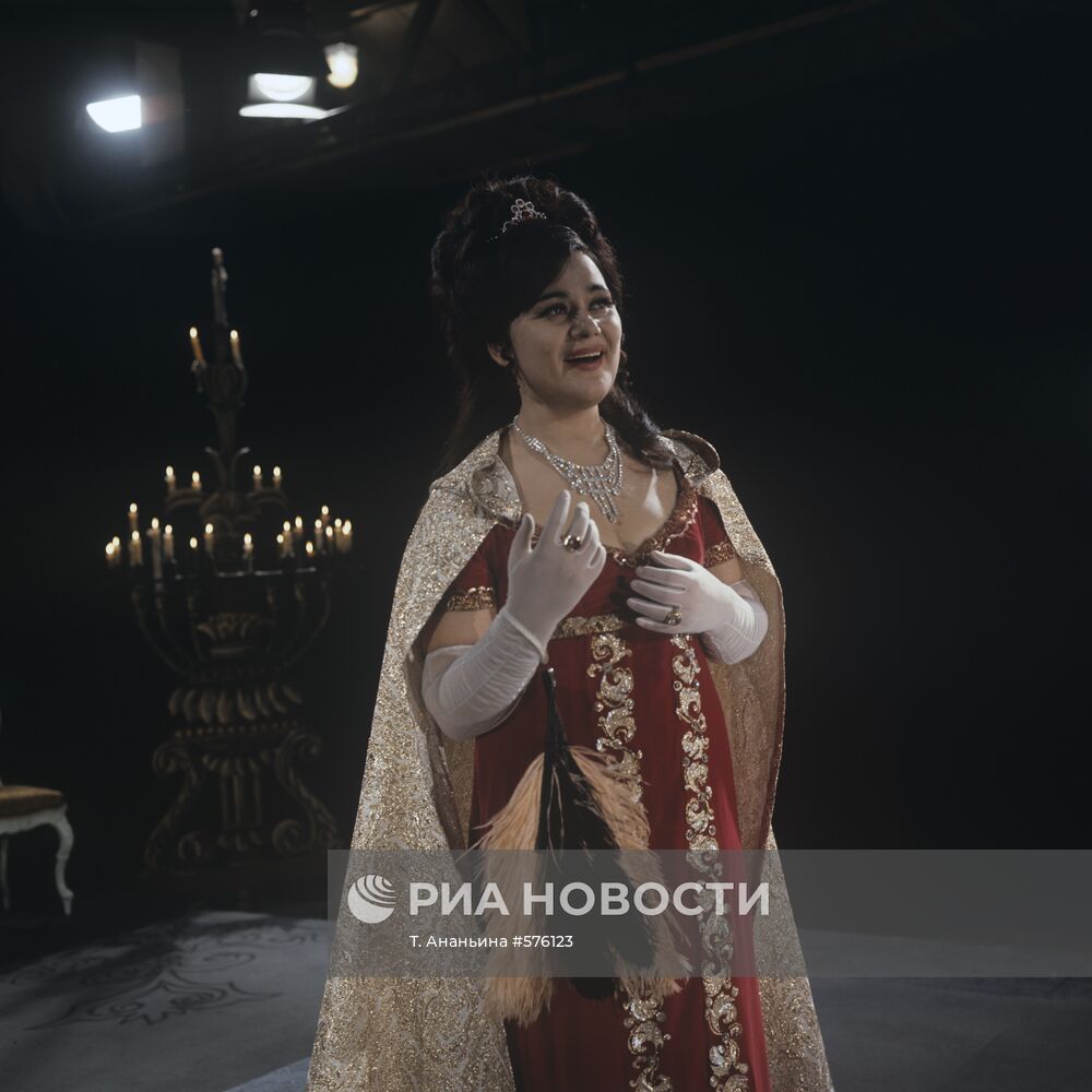 Молдавская оперная певица Мария Биешу
