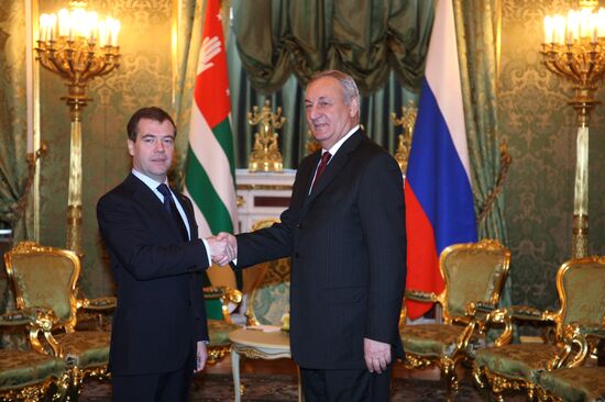 Д.Медведев и С.Багапш