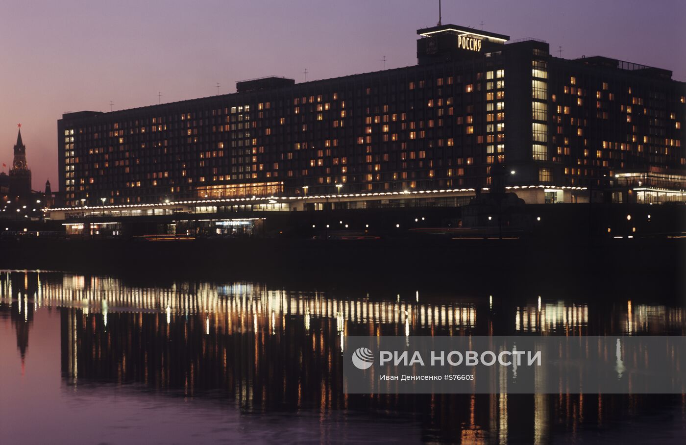 Здание гостиницы "Россия" в городе Москва