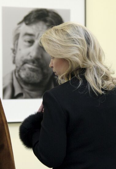 С.Медведева посетила выставку С.Берменьева "8 звезд"