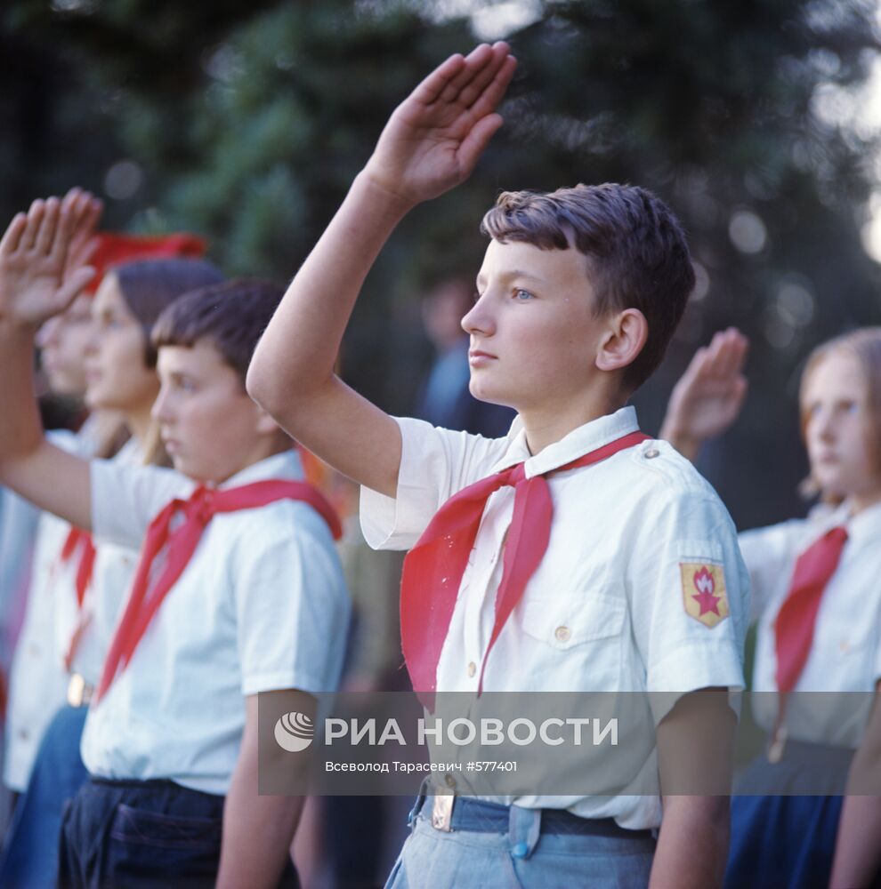 На торжественной пионерской линейке