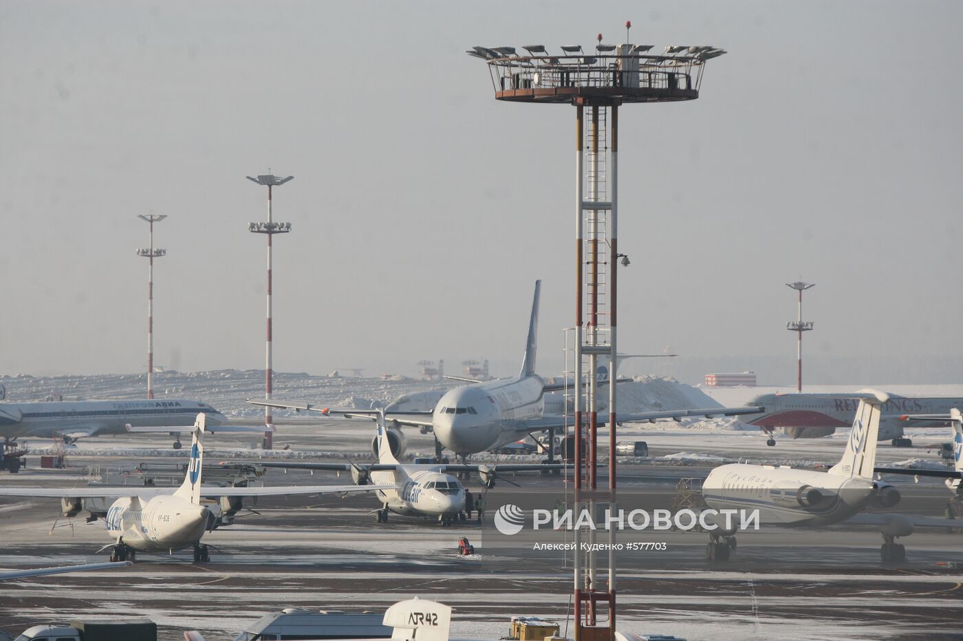 Стоянка самолетов в аэропорту "Внуково"