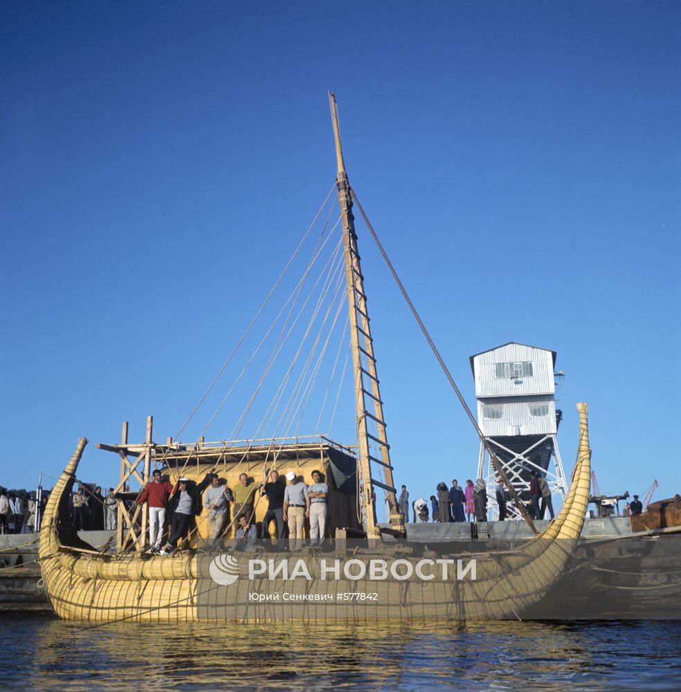 Экипаж папирусной лодки Ра-2