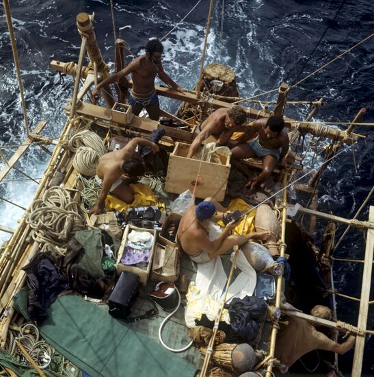 Экипаж папирусной лодки Ра-2