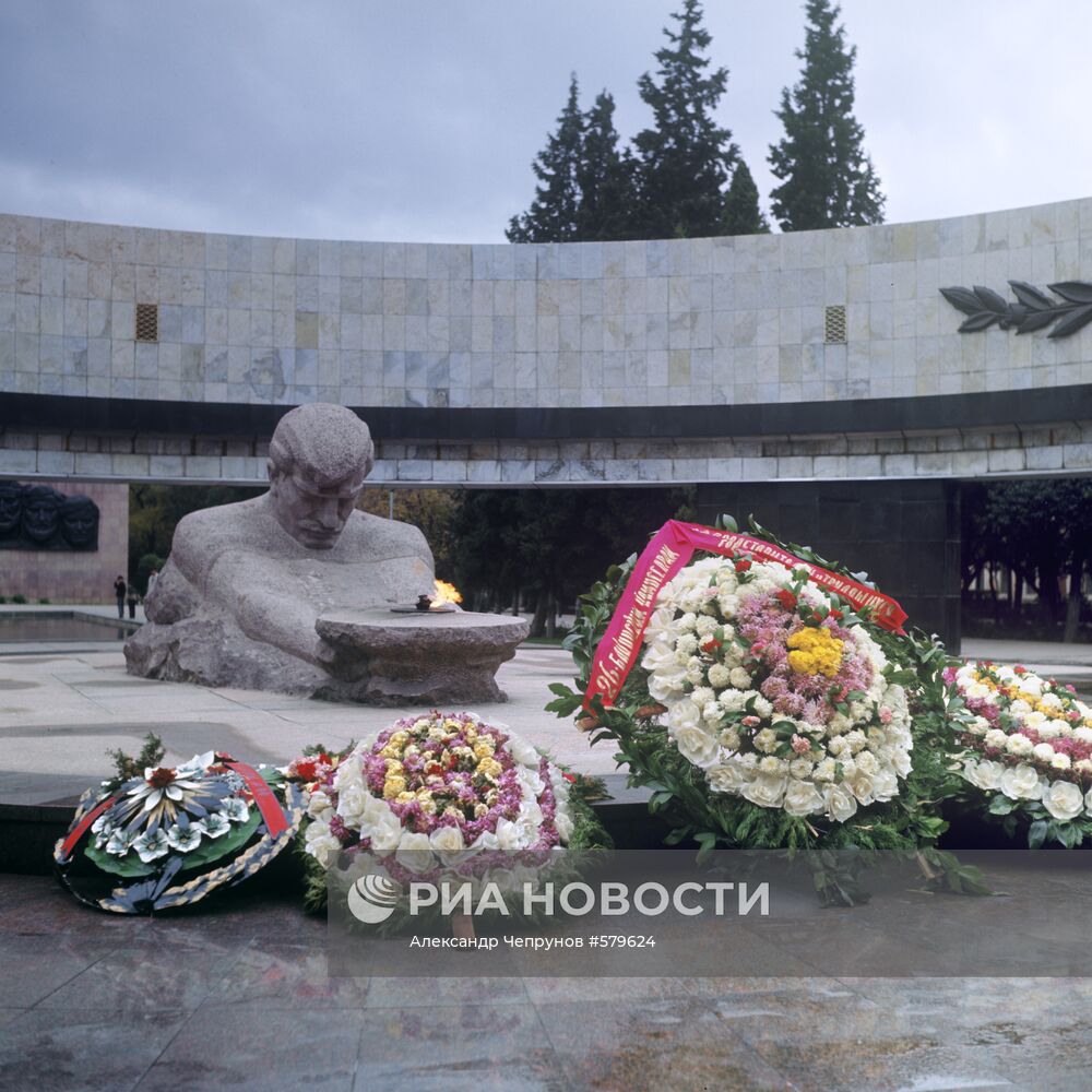 Памятник-пантеон "26 бакинских комиссаров" в Баку