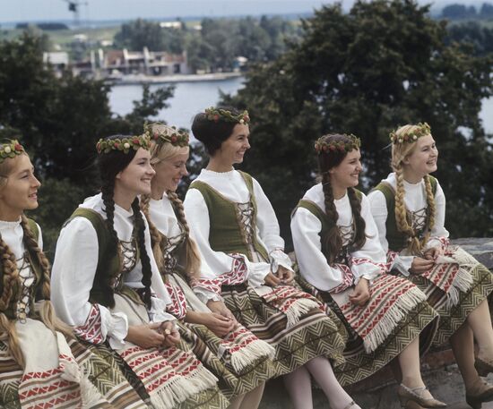 Артистки ансамбля "Летува"