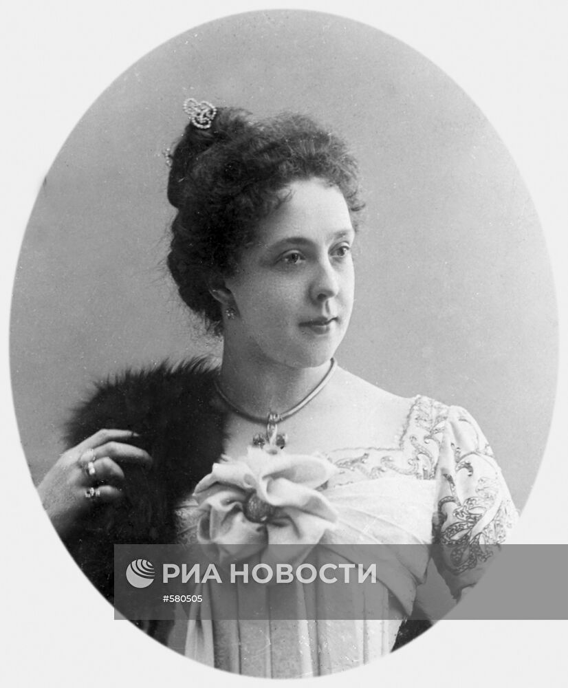 Актриса Александра Яблочкина