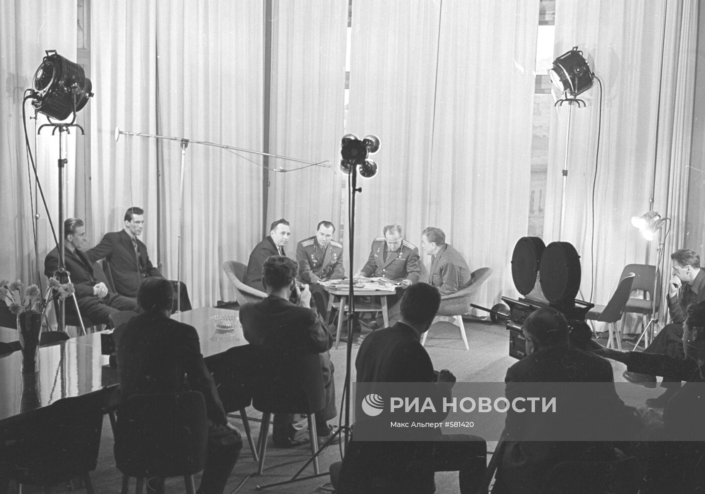 Пресс-конференция советских космонавтов