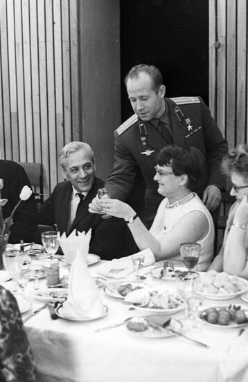 Советский космонавт Алексей Леонов