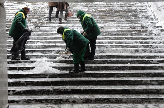 Уборка снега в центре Москвы