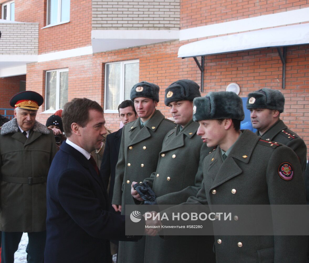 Д.Медведев посетил одну из воинских частей в Московской области