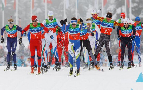 Участники лыжной мужской эстафеты