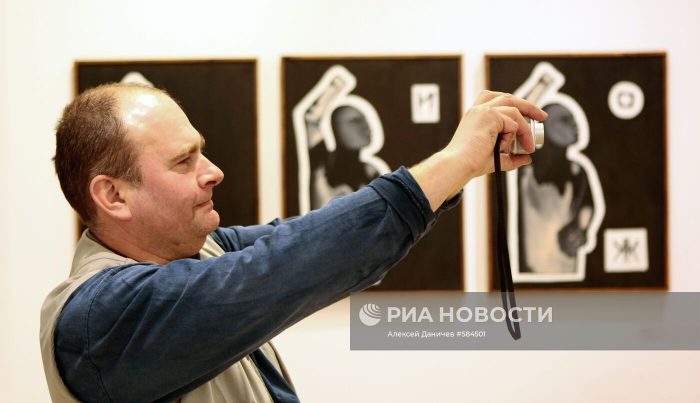 Выставка картин "Новых художников" и некрореалистов в СПб