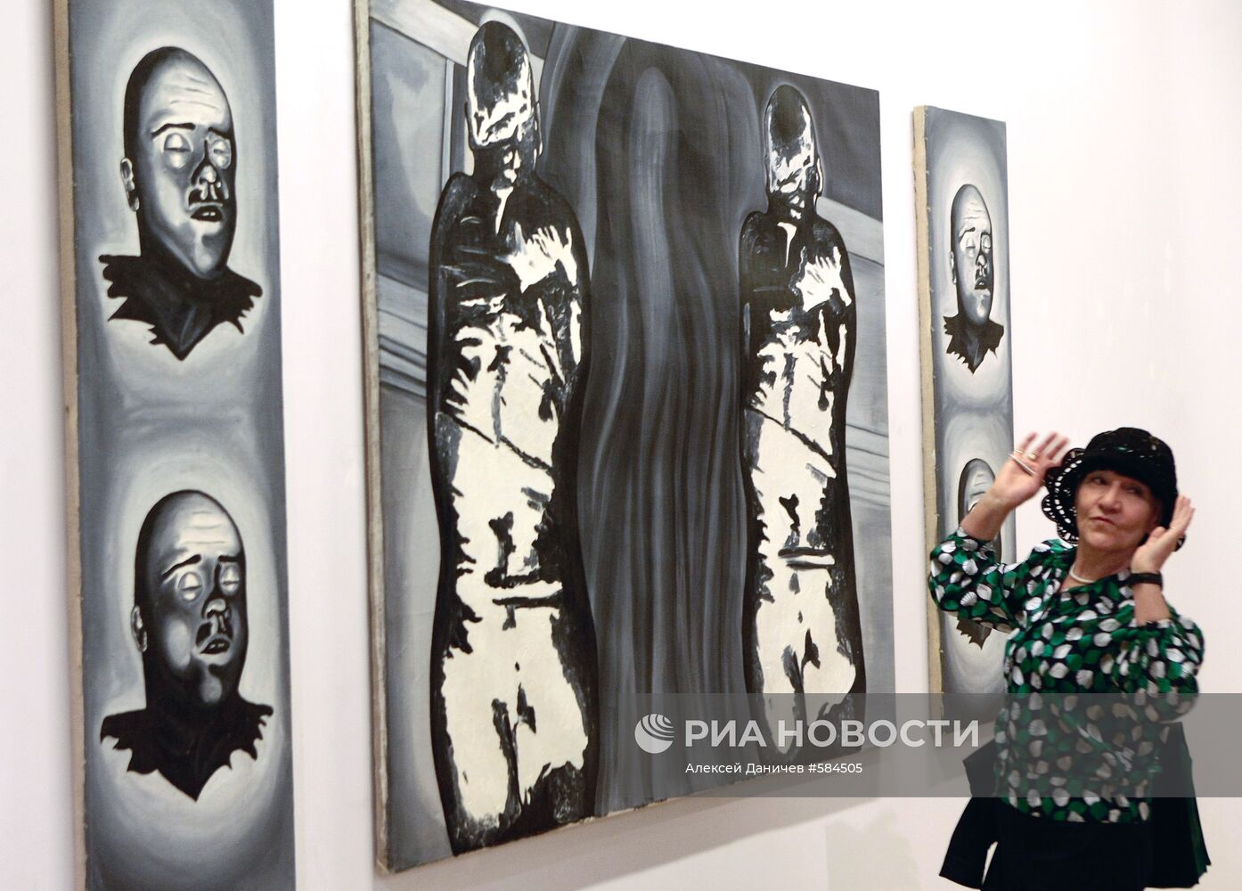 Выставка картин "Новых художников" и некрореалистов в СПб