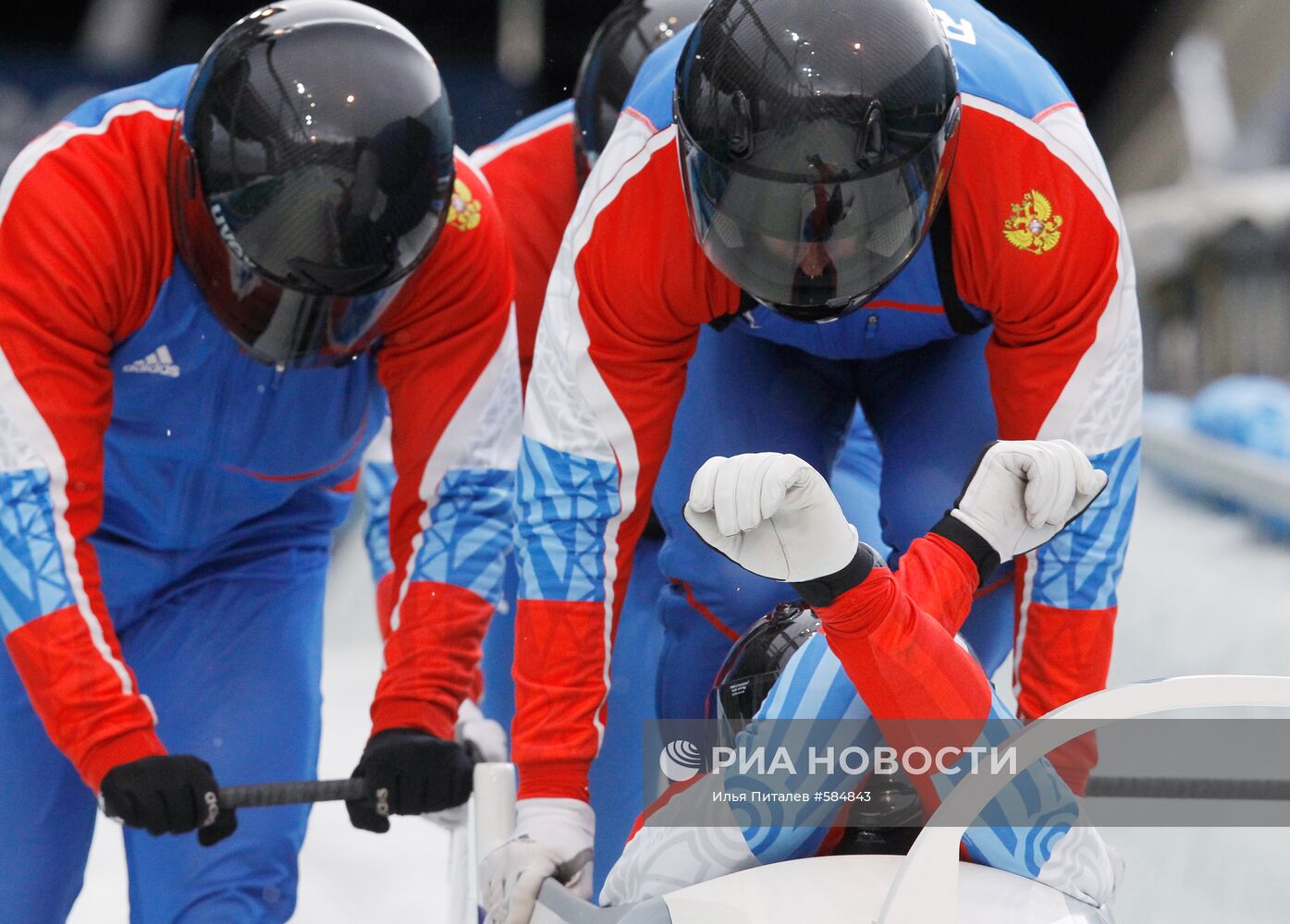 Российский экипаж Евгения Попова
