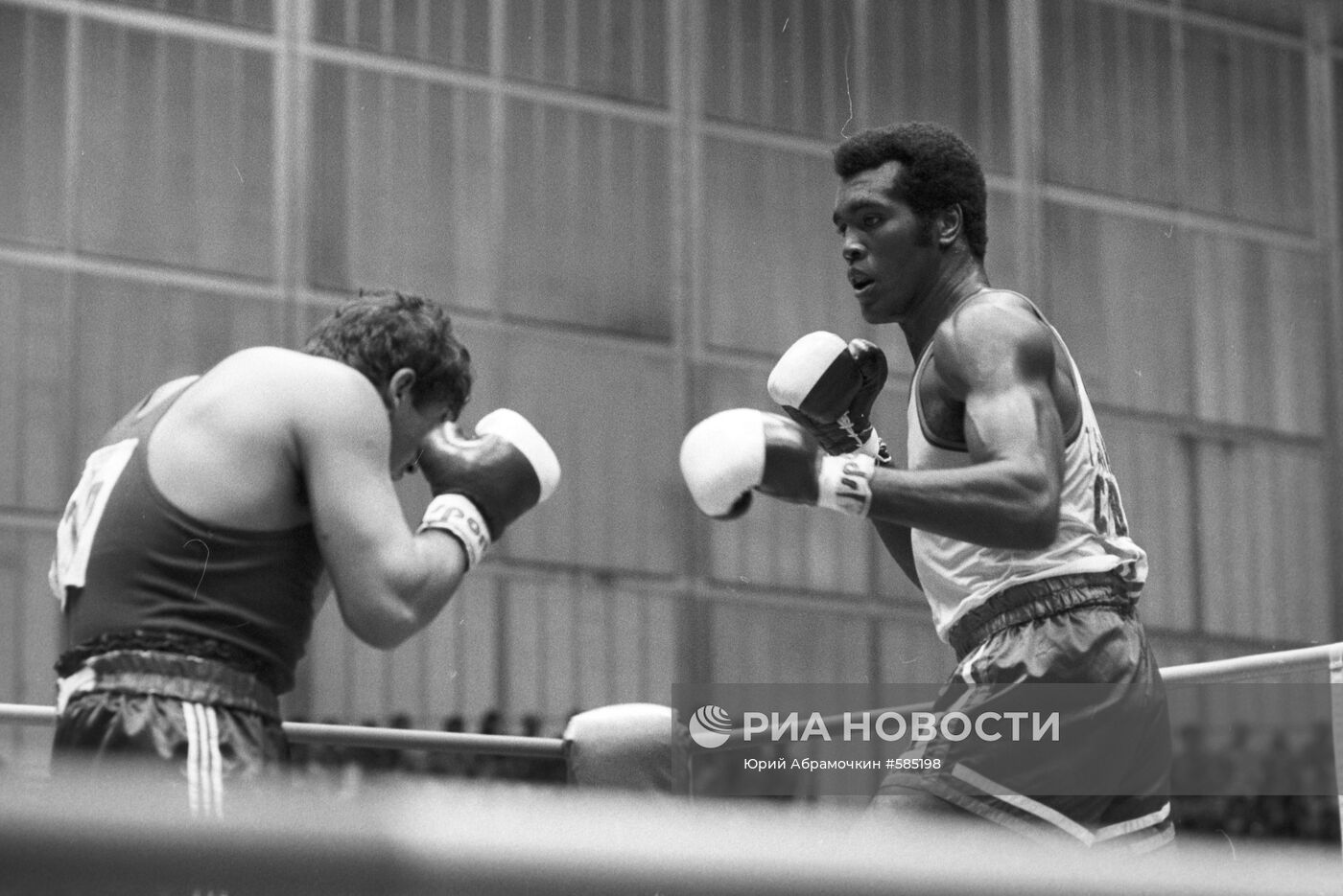 Теофило Стивенсон и Иштван Леваи во время матча