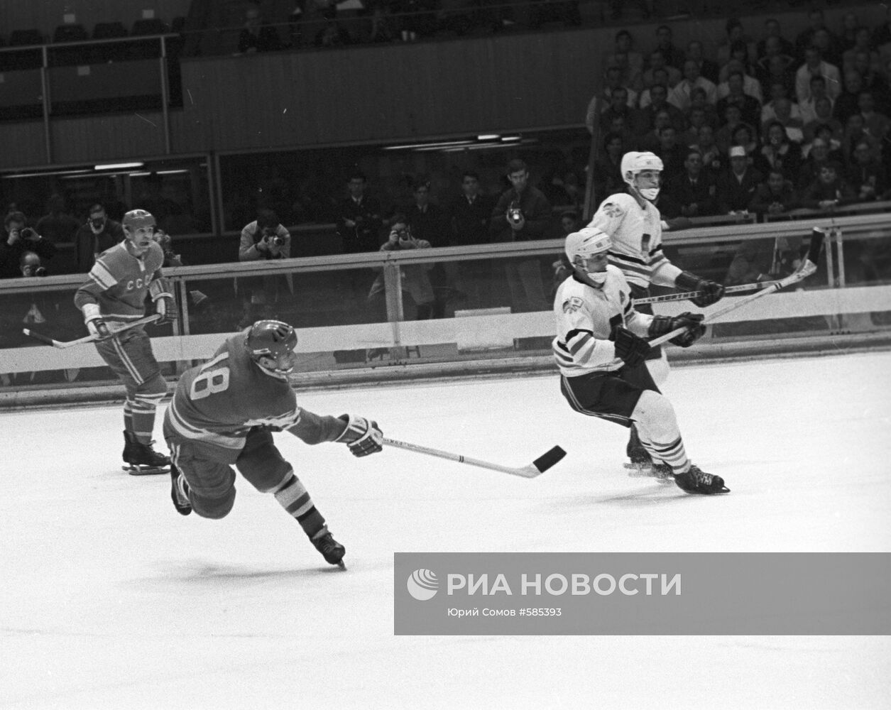 Матч по хоккею между командами СССР и ФРГ