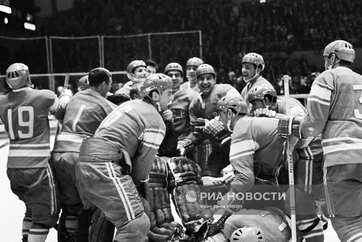 Финальный матч по хоккею между командами СССР и Чехословакией