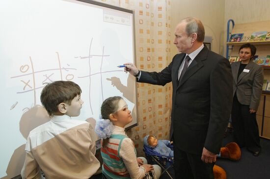 Владимир Путин посетил Тюменскую областную научную библиотеку