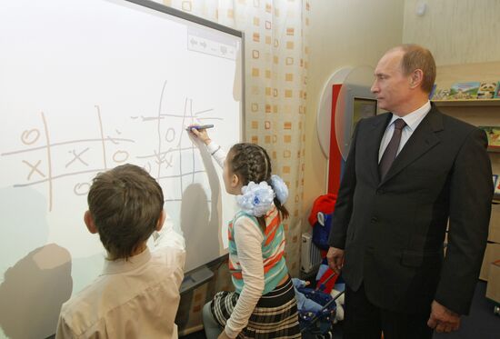 Владимир Путин посетил Тюменскую областную научную библиотеку