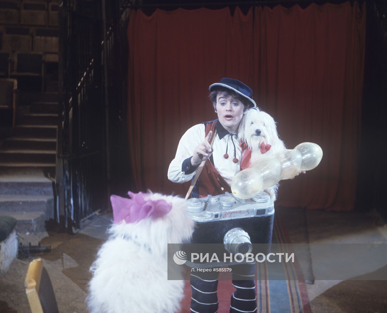 Клоун Евгений Майхровский с четвероногими артистами