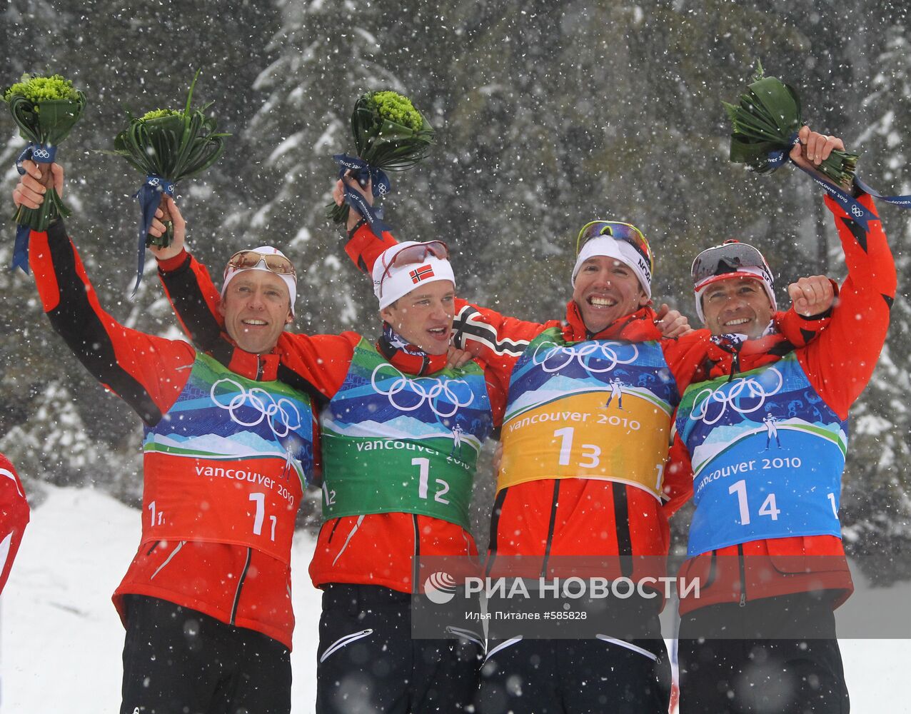Норвежские биатлонисты - золотые призеры эстафеты 4х7,5 км