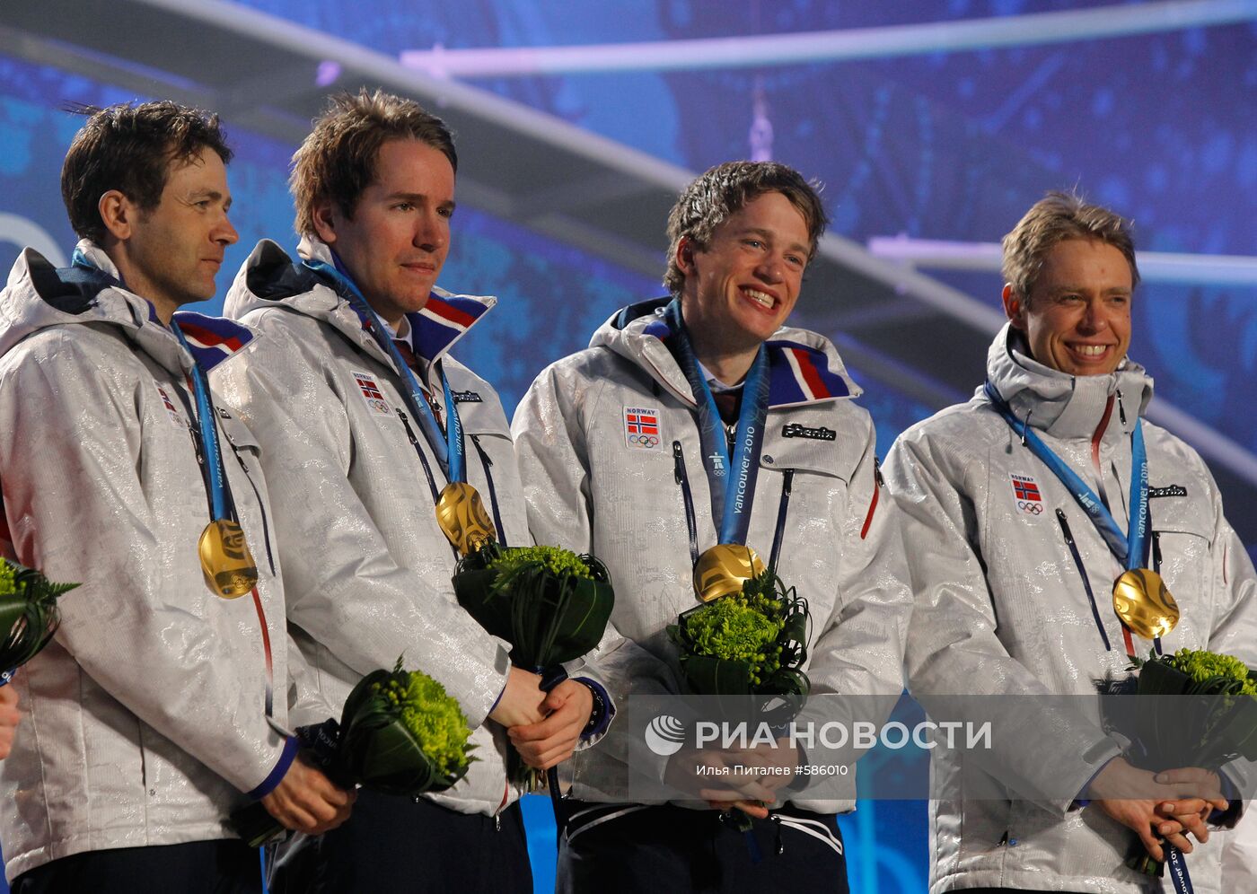 Норвежские биатлонисты - золотые призеры эстафеты 4х7,5 км