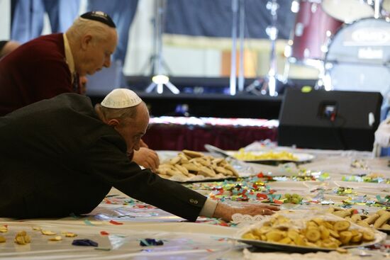 Участники еврейского праздника Пурим