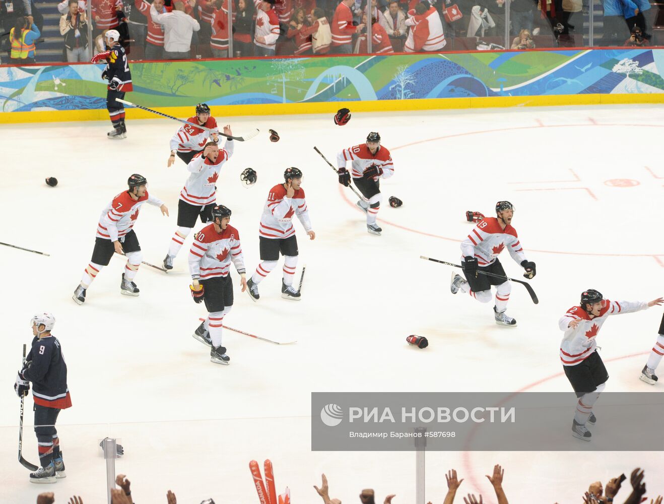 Хоккеисты сборной Канады завоевали золотые медали