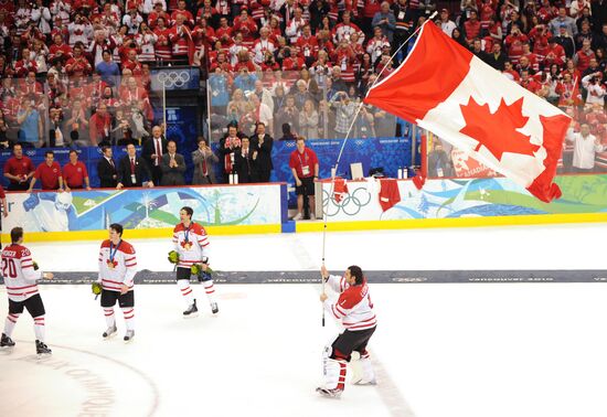 Канадские хоккеисты завоевали золотые медали