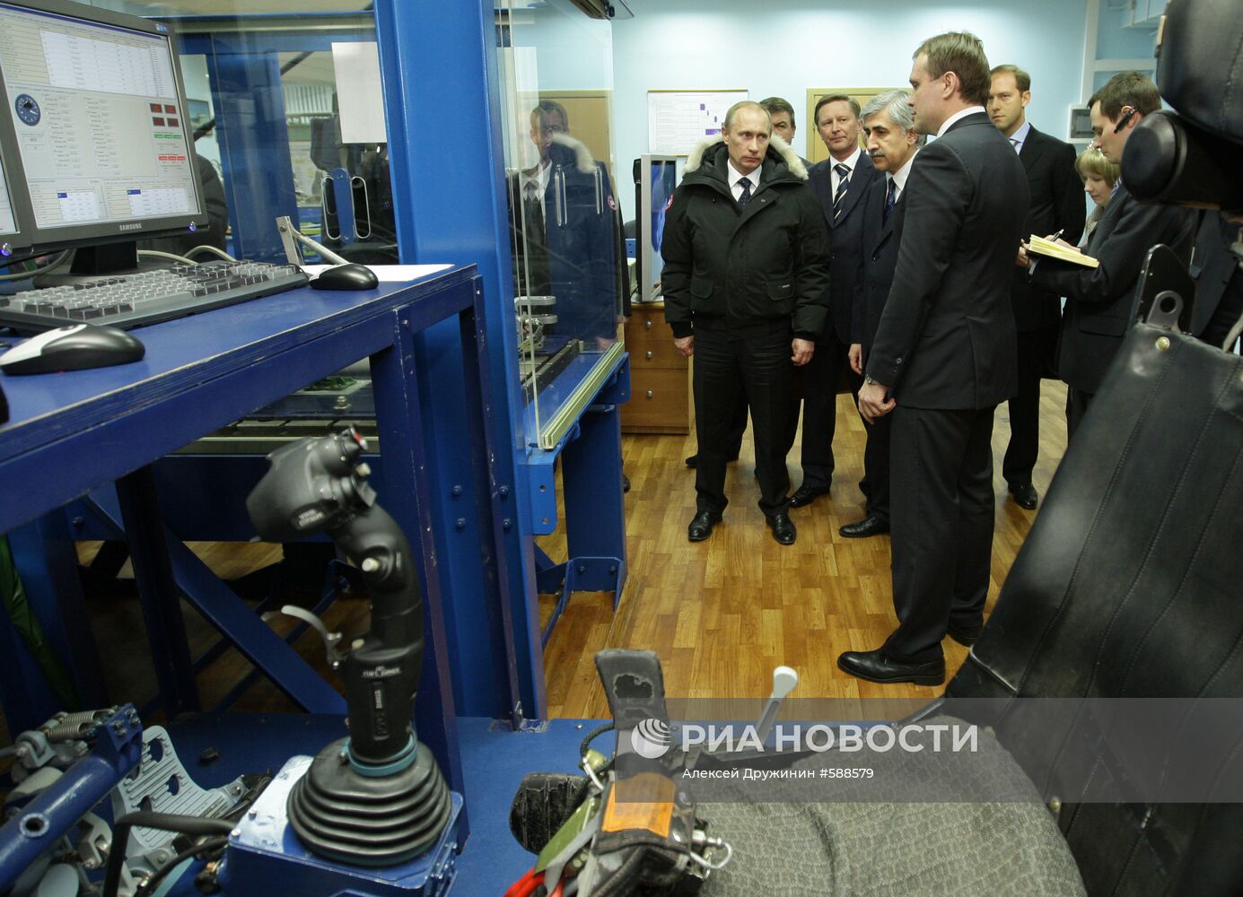 Владимир Путин посетил ОАО "ОКБ "Сухого"