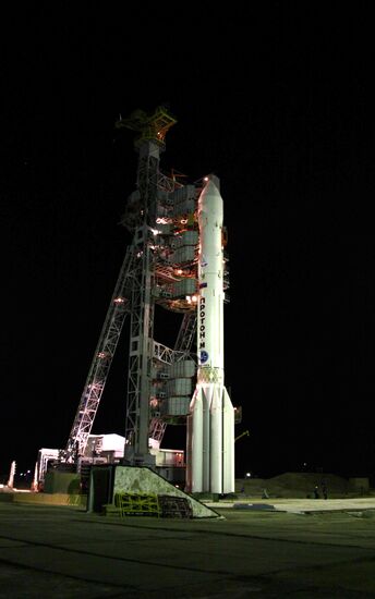 Запуск ракеты-носителя "Протон" с тремя спутниками "Глонасс-М"