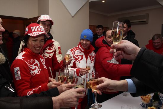 Возвращение российских биатлонистов из Ванкувера в Красноярск