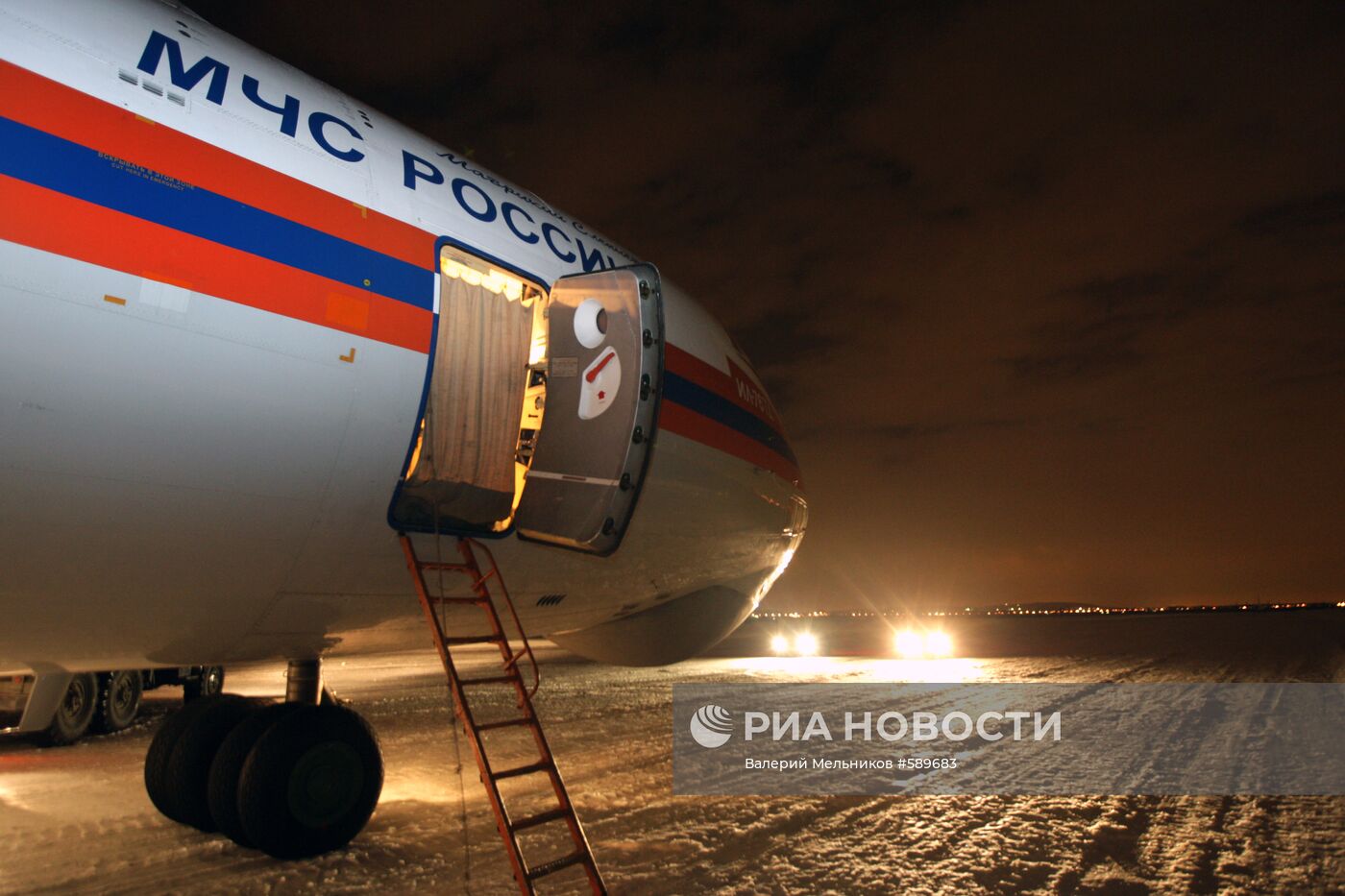Самолет МЧС России на аэродроме в Жуковском