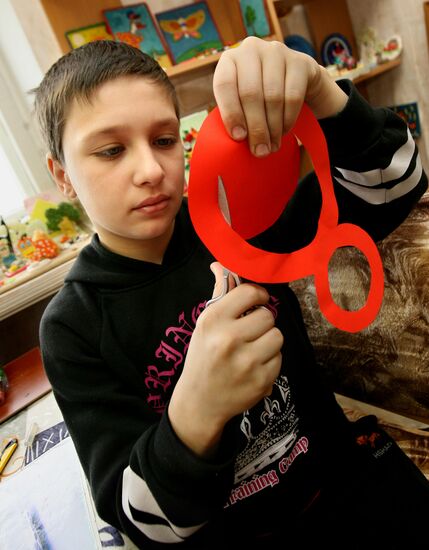 Подготовка к 8 Марта в детском реабилитационном центре