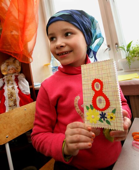 Подготовка к 8 Марта в детском реабилитационном центре