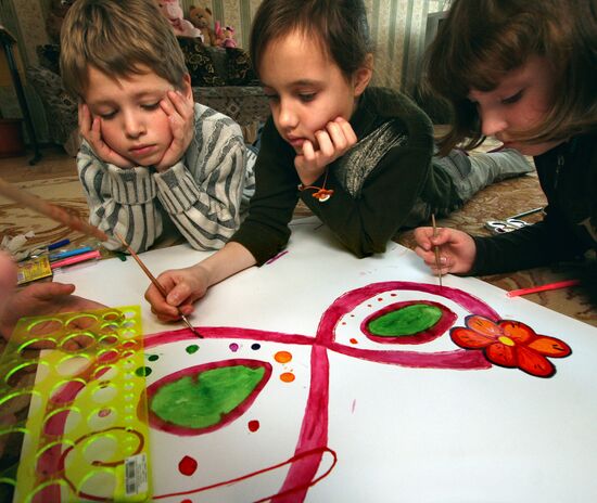 Подготовка к 8 Марта в детском реабилитационном центре