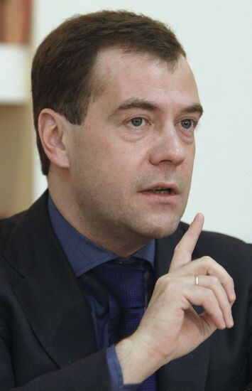 Д.Медведев посетил общеобразовательную школу Адлерского района