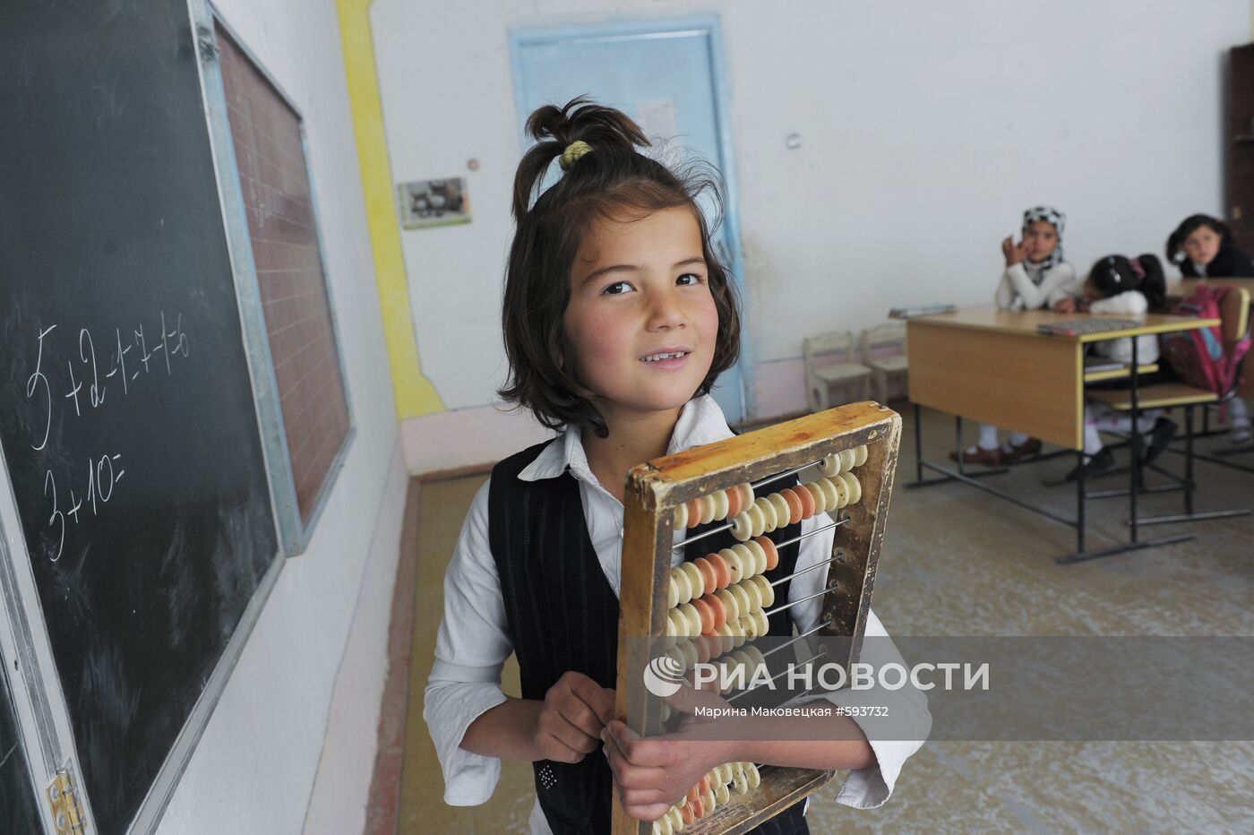 Ученица сельской школы Варзобского района Таджикистана