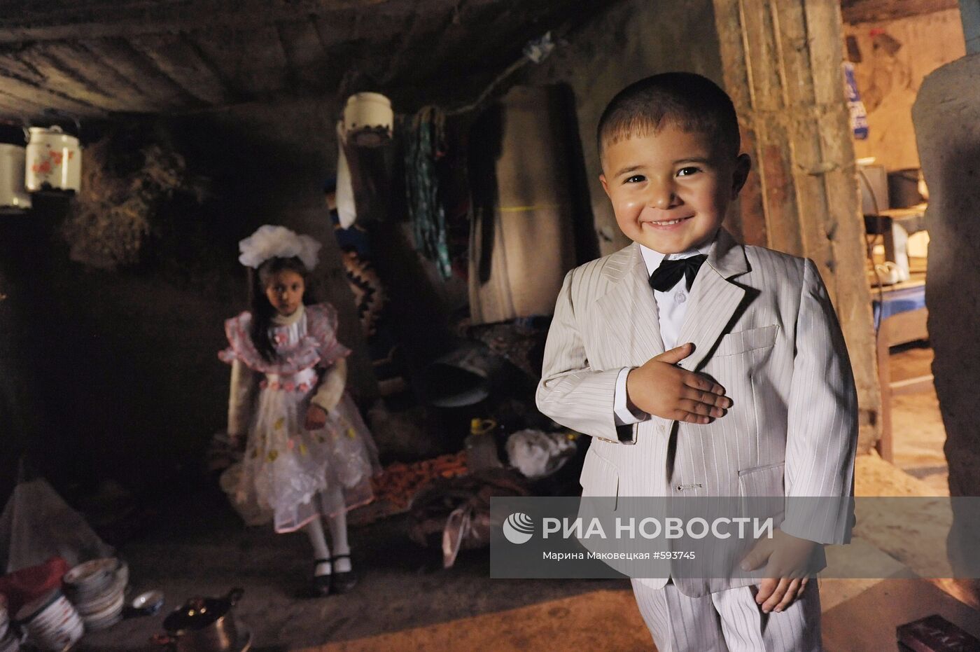 Юный житель Вахдатского района Таджикистана