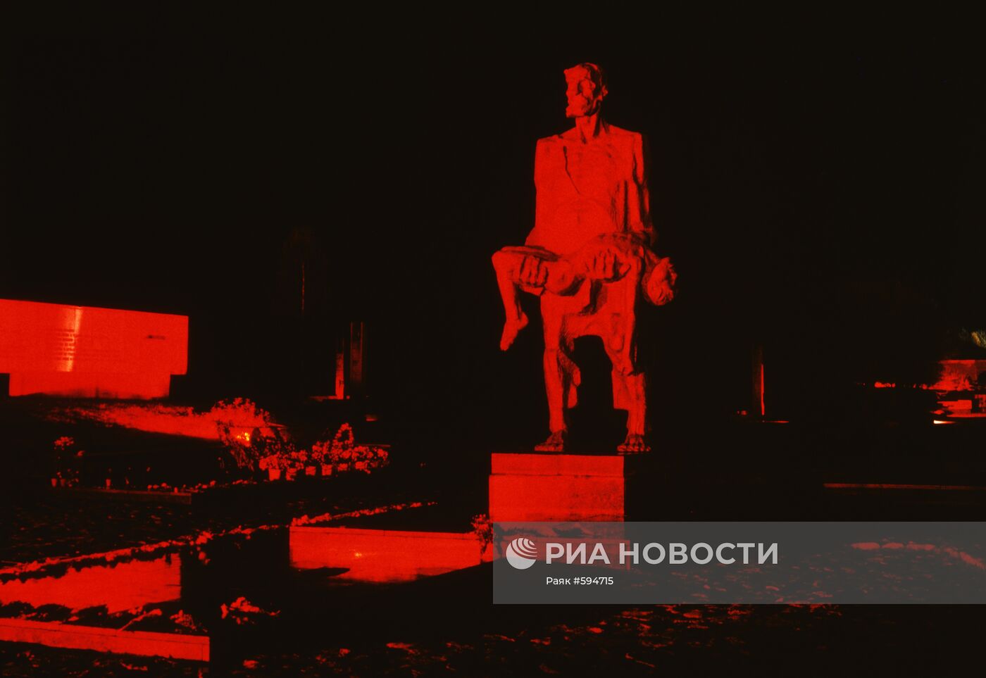 Бронзовая скульптура Непокоренного человека