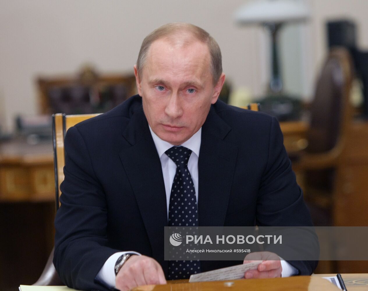 В.Путин провел совещание по вопросам налоговой политики