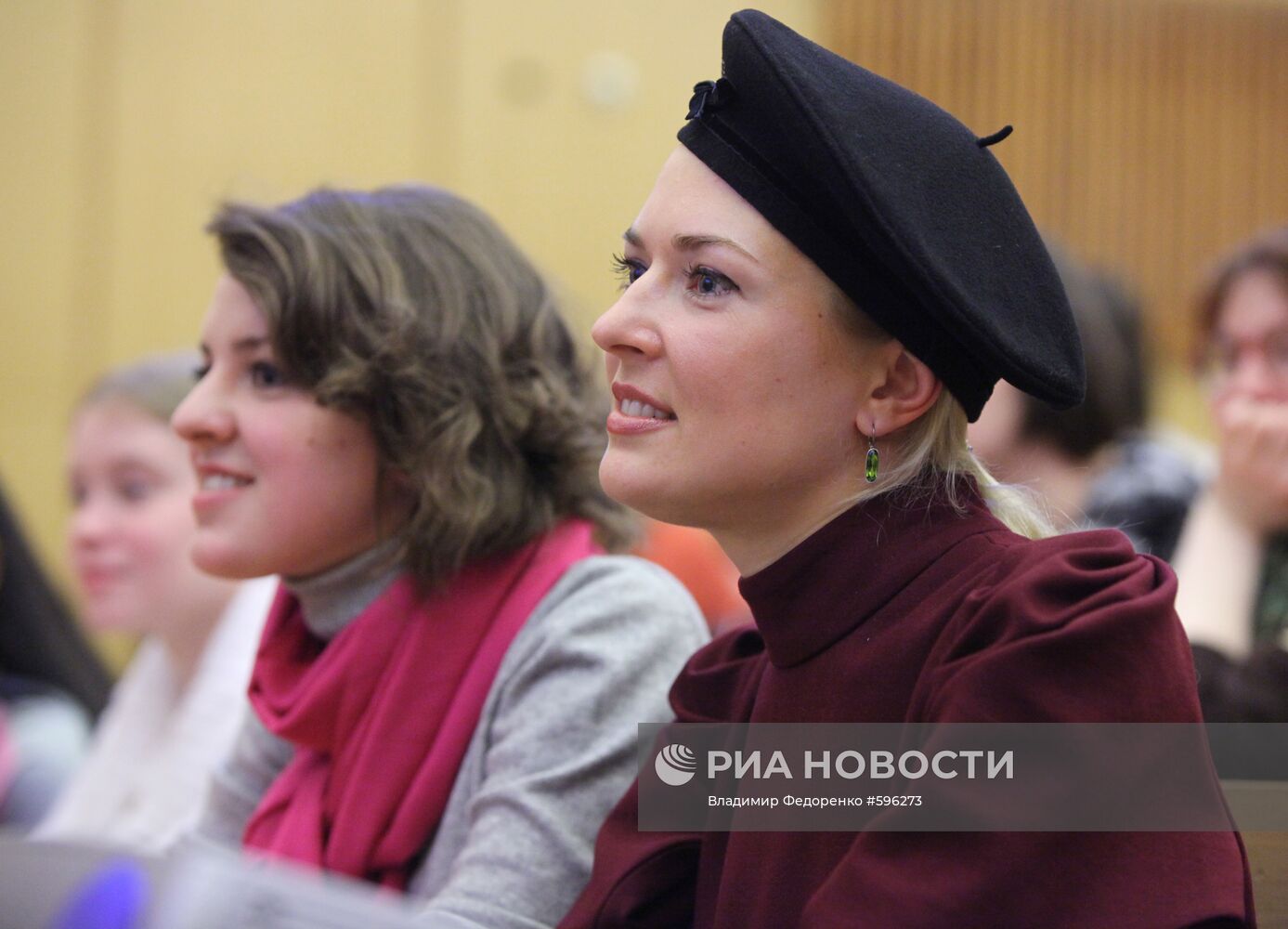 Студенты факультета журналистики МГУ