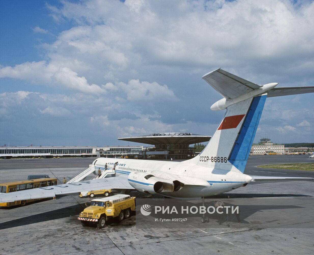 Самолет Ил-62М