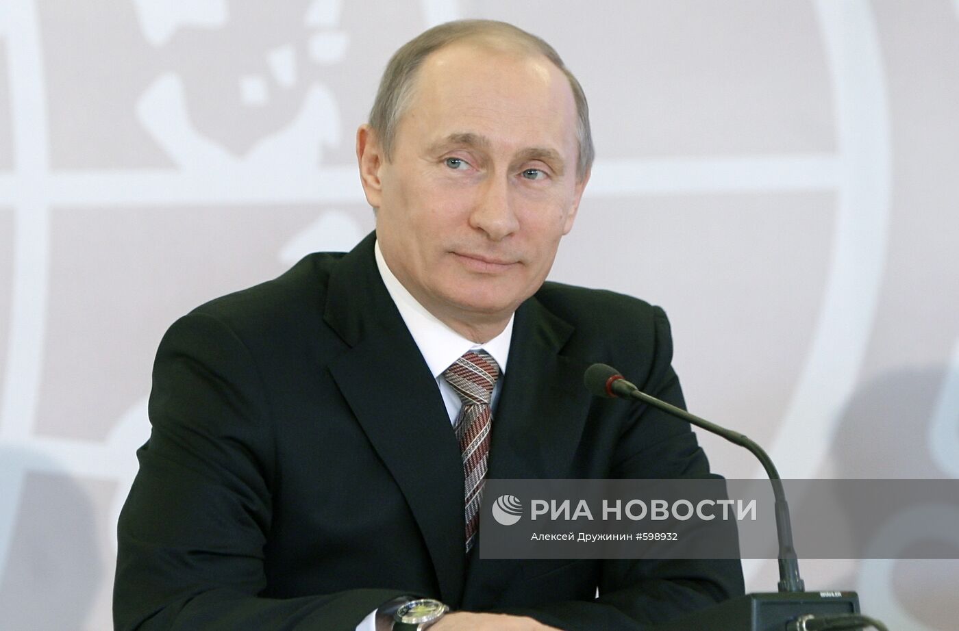 В.Путин принял участие в заседании Попечительского совета "РГО"