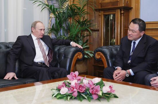 Премьер-министр РФ Владимир Путин встретился с Ясухиро Ямаситой