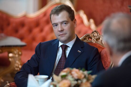 Дмитрий Медведев наградил Жореса Алферова